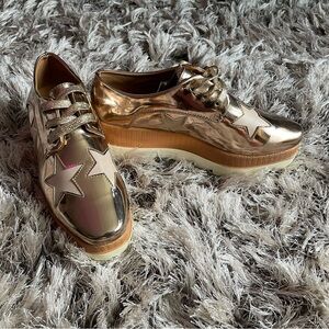 Sz10 Golden Metallic Platform Lace Up Shoes with Star Detail